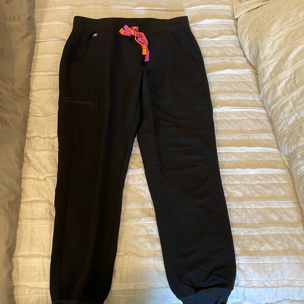 Black fig scrub pants